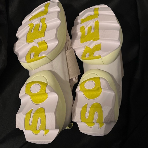 Sorel Cream Sneakers with Chunky Soles and Elastic Strap - Picture 3 of 6